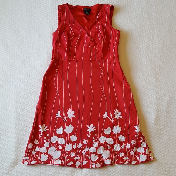 Spense Dresses & Skirts - Spense red floral dress